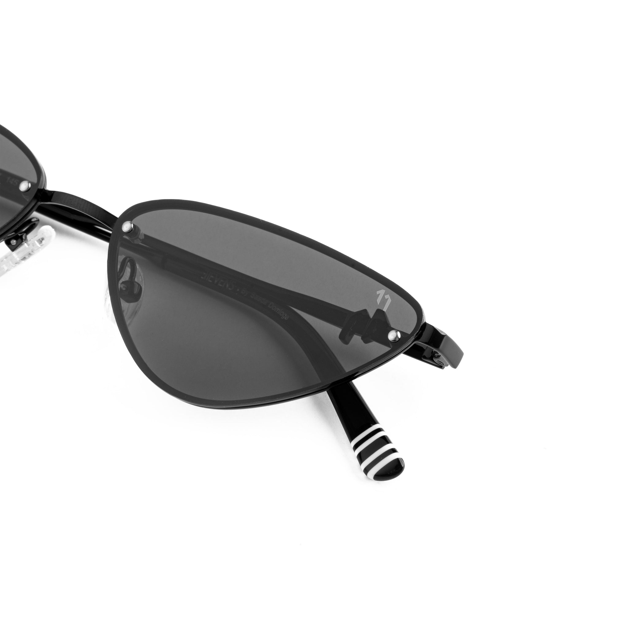 Hepburn - Noir 001